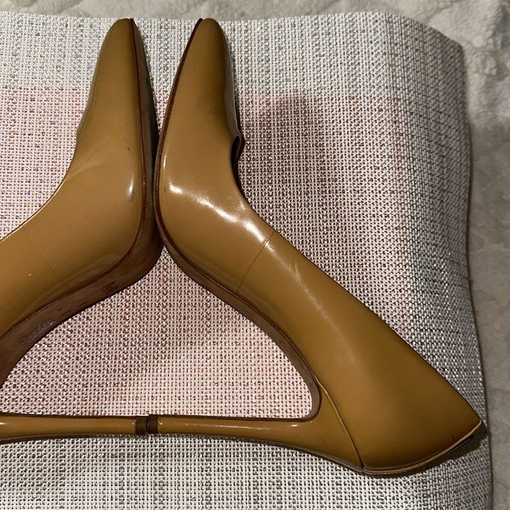 COACH 9B Tan Patent Leather Heels Pumps - Picture 10 of 16
